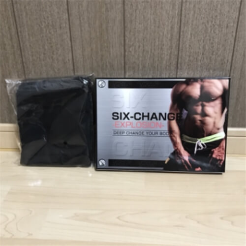 シックスチェンジの外装と箱の中身の写真