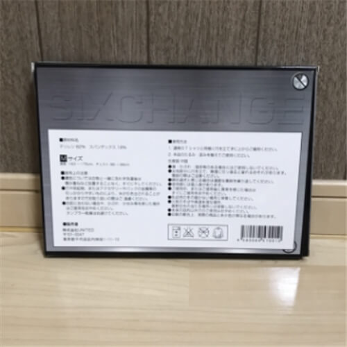 シックスチェンジの箱に書いてある使用方法などを紹介する写真>
